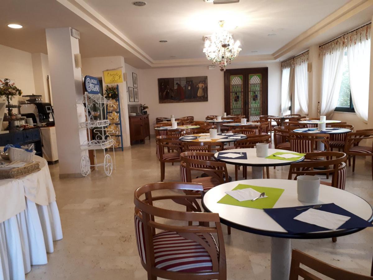 Hotel Fiorella เซนีกัลเลีย ภายนอก รูปภาพ