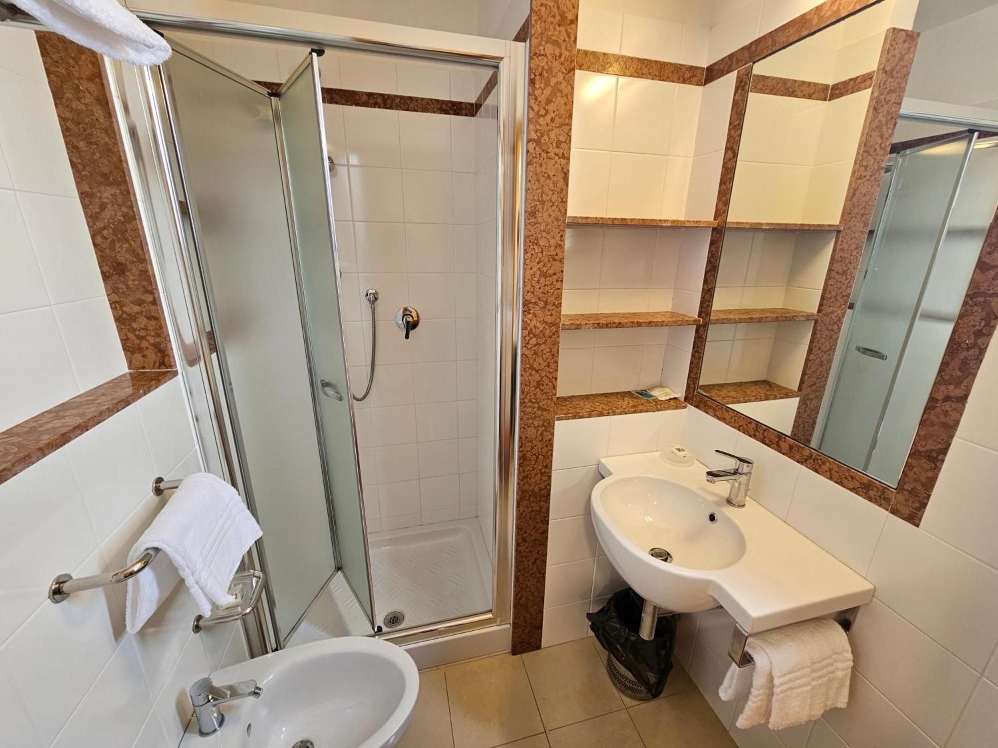 Hotel Fiorella เซนีกัลเลีย ภายนอก รูปภาพ