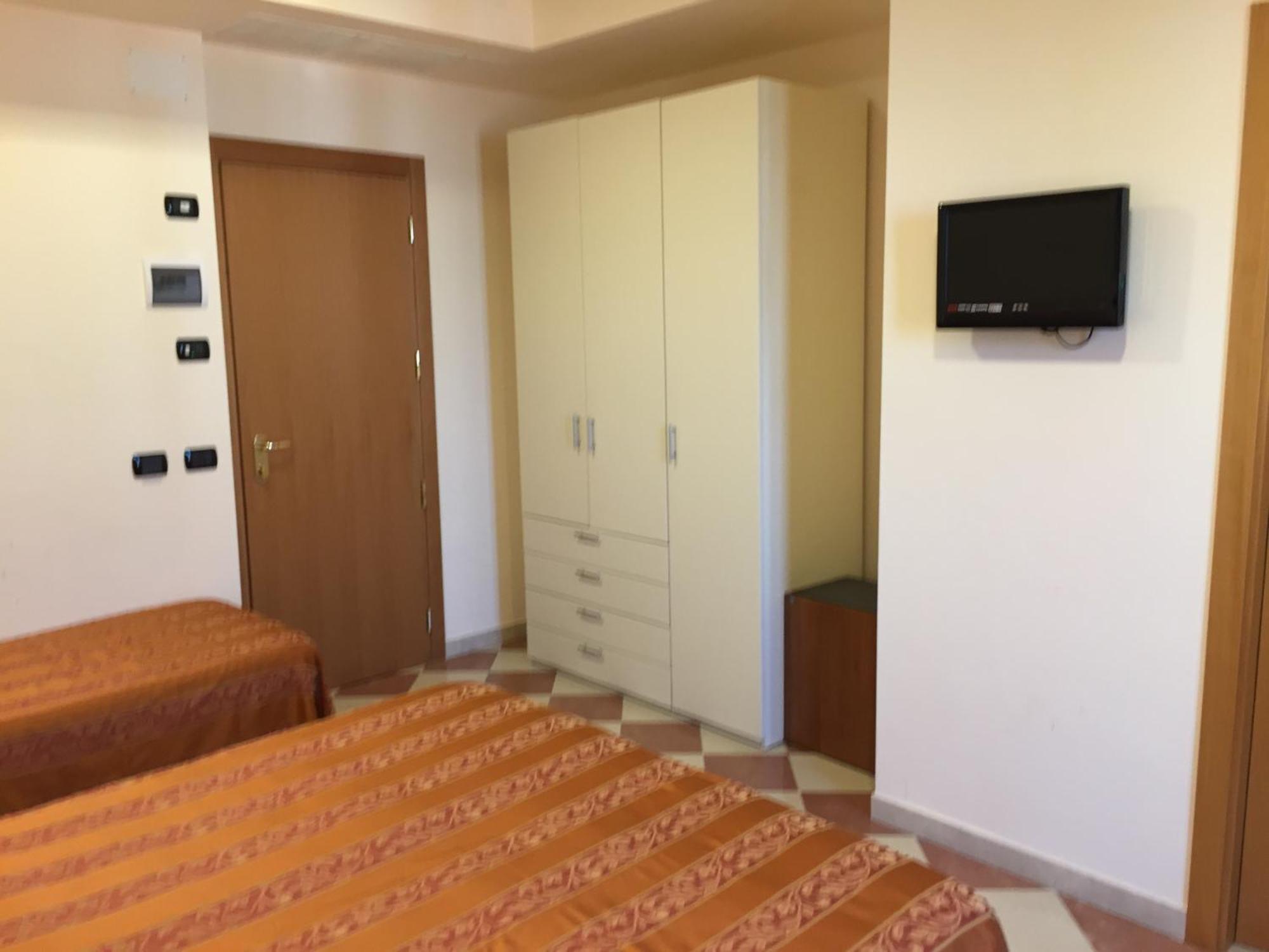 Hotel Fiorella เซนีกัลเลีย ห้อง รูปภาพ