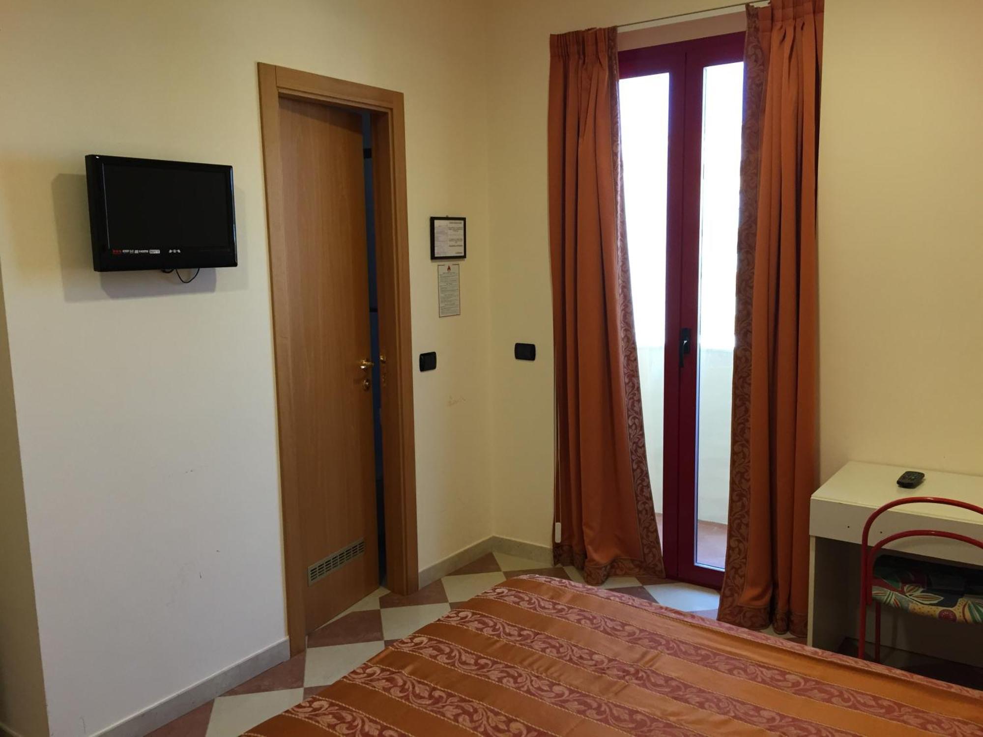 Hotel Fiorella เซนีกัลเลีย ห้อง รูปภาพ