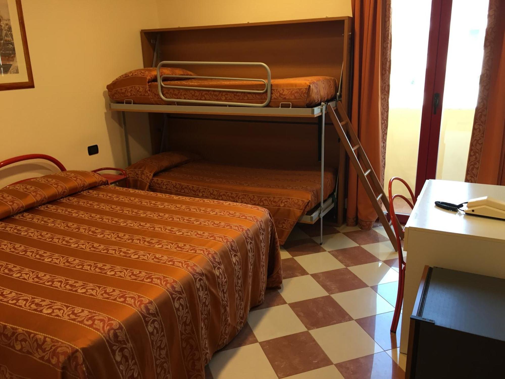 Hotel Fiorella เซนีกัลเลีย ห้อง รูปภาพ