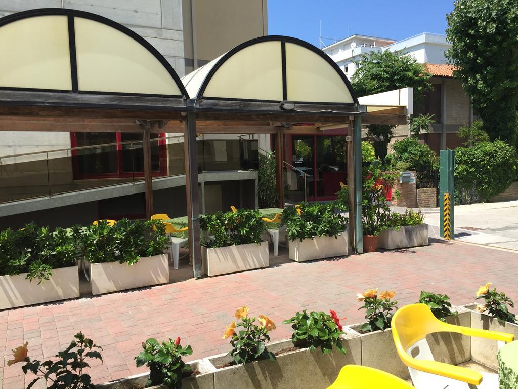 Hotel Fiorella เซนีกัลเลีย ภายนอก รูปภาพ
