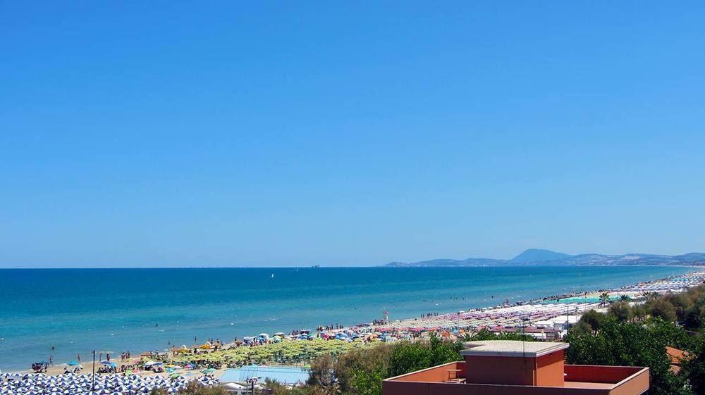 Hotel Fiorella เซนีกัลเลีย ภายนอก รูปภาพ