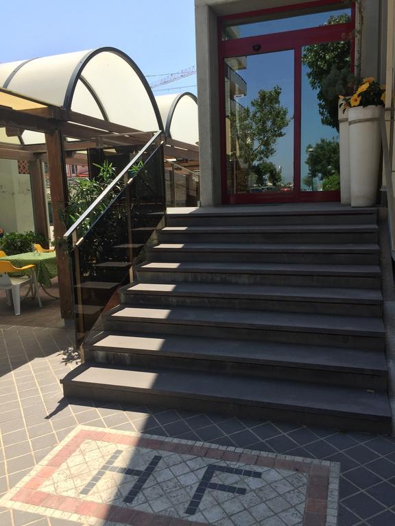 Hotel Fiorella เซนีกัลเลีย ภายนอก รูปภาพ