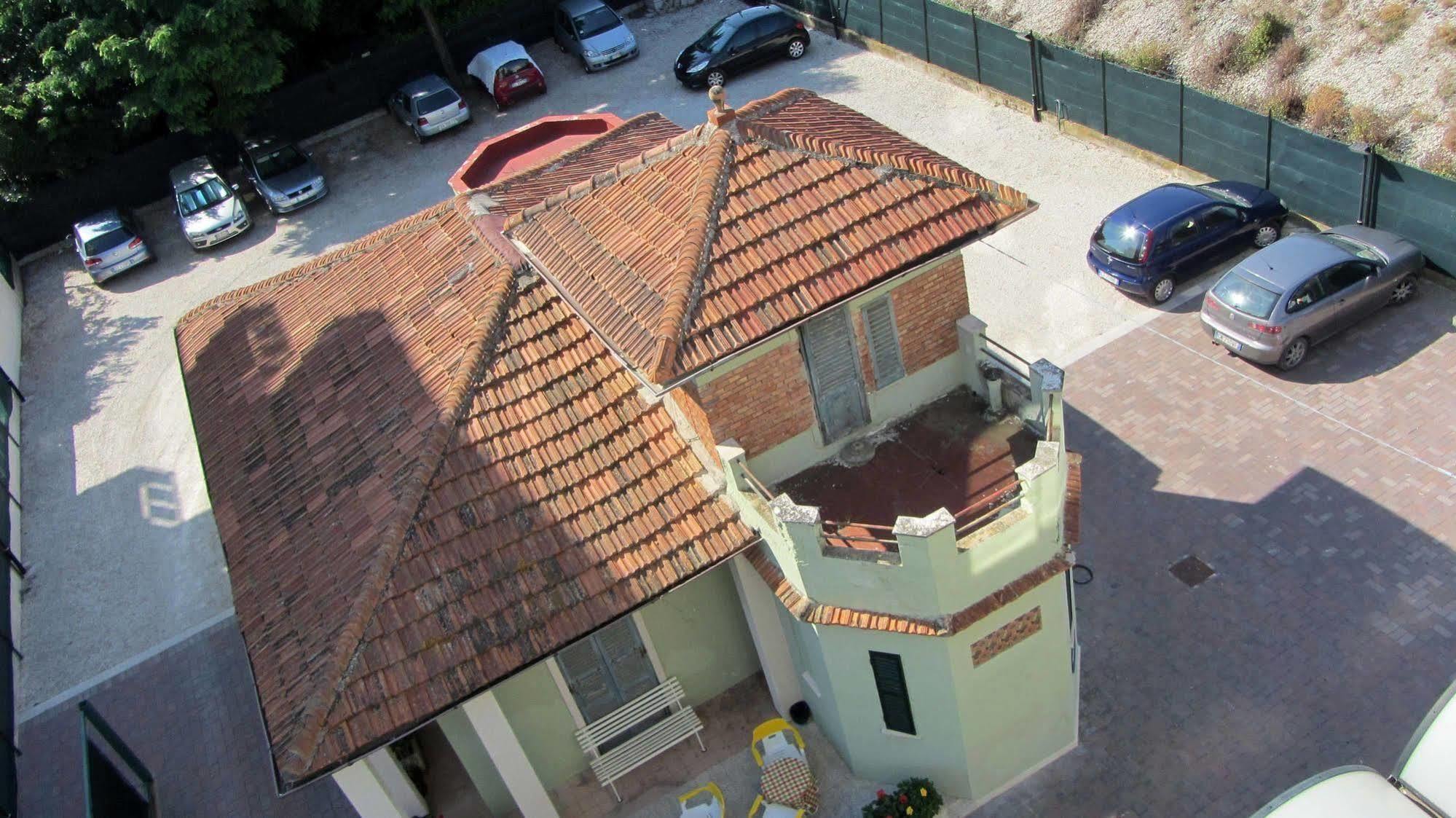 Hotel Fiorella เซนีกัลเลีย ภายนอก รูปภาพ